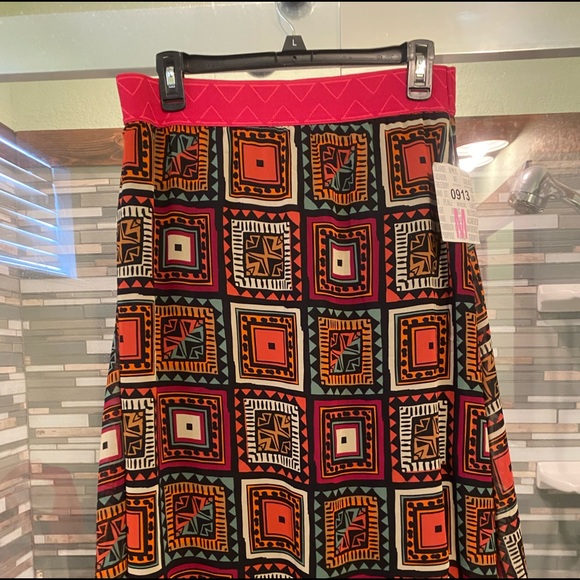 Lula Roe printed LOLA skirt - VINTAGE look - Picture 2 of 7